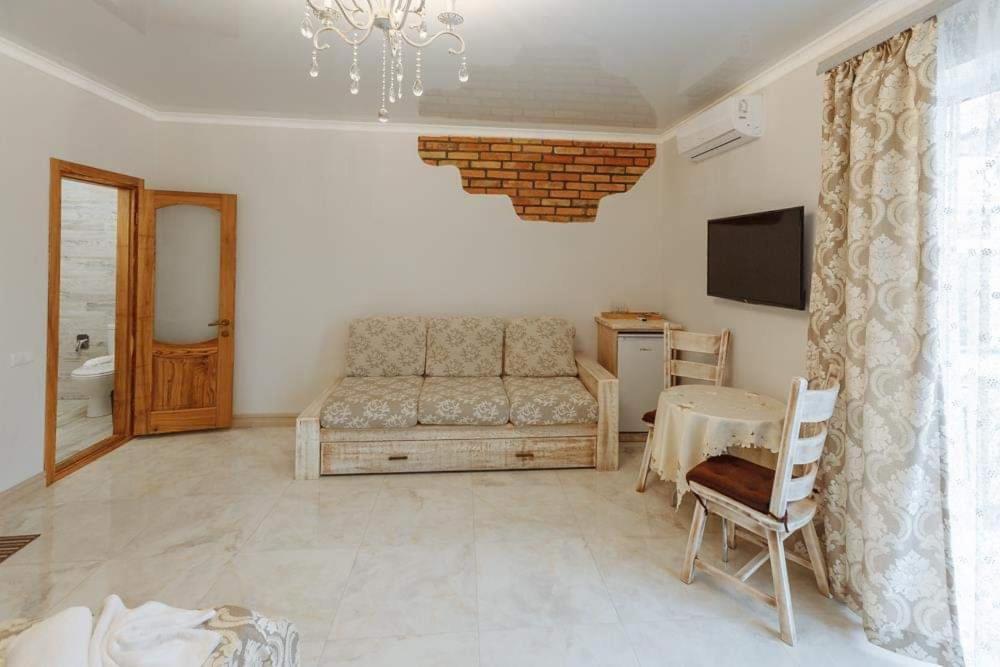 Бутик 2017 Hotel Bilhorod-Dnistrovsʼkyy Buitenkant foto